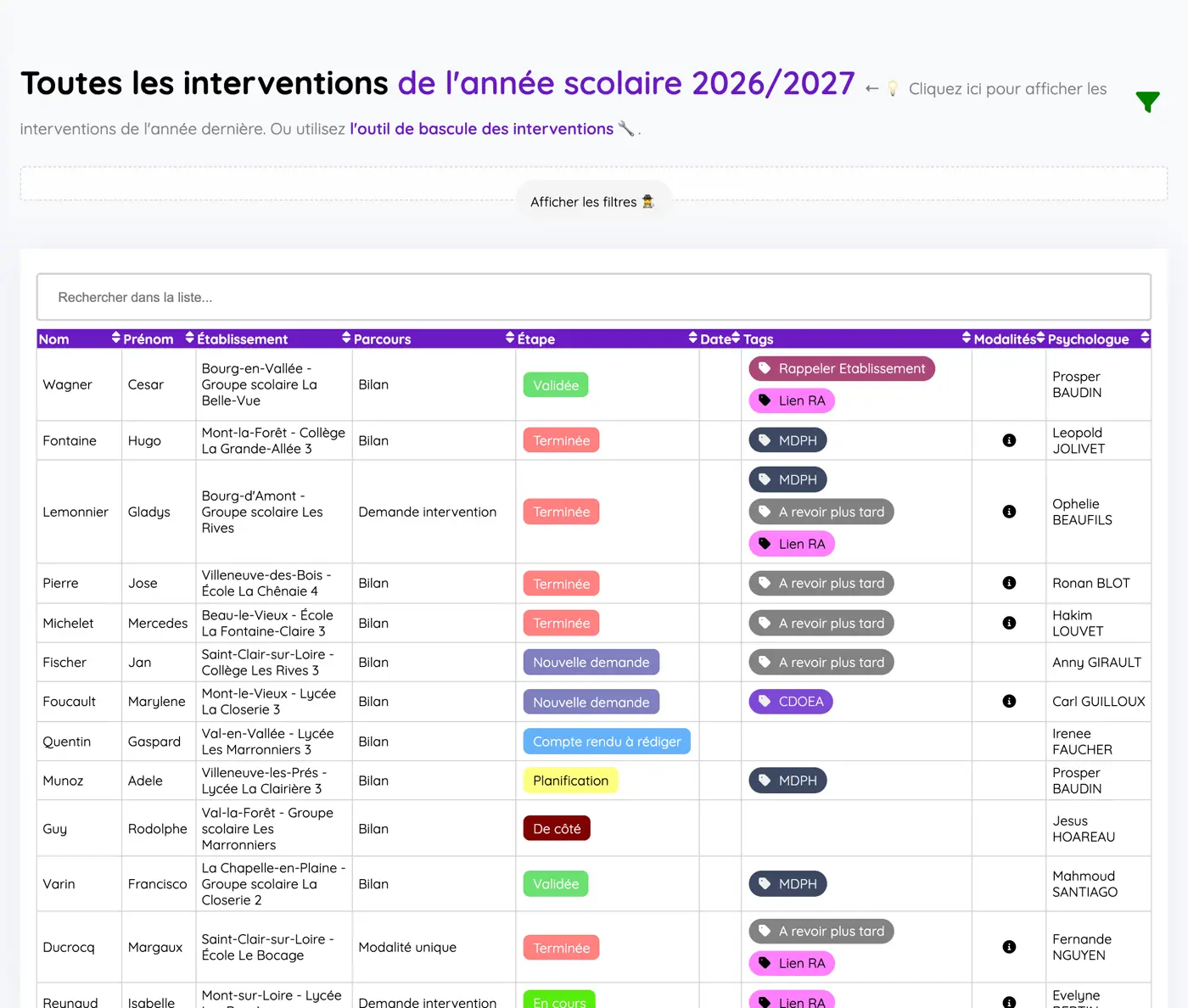 Liste des interventions de l'année scolaire, avec pour chaque ligne l'élève, l'établissement, le parcours, l'étape en cours en pastille de couleur et les étiquettes